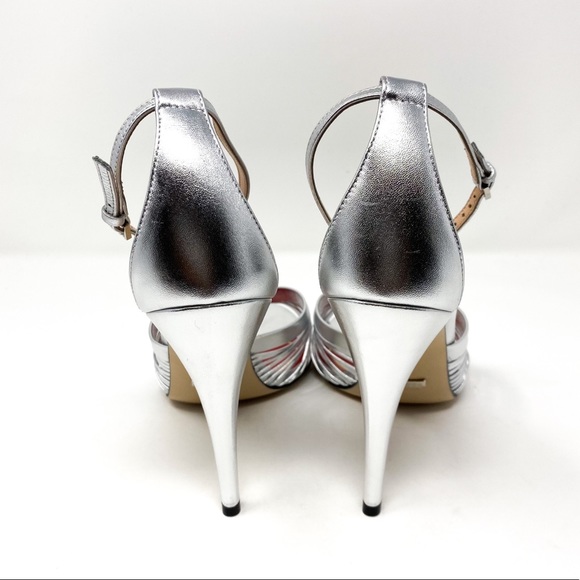GUCCI Crawford Knotted Leather Silver Metallic Strap Heel Sandals - Picture 6 of 11